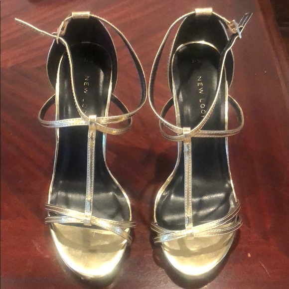 Gold sandals - Picture 1 of 3